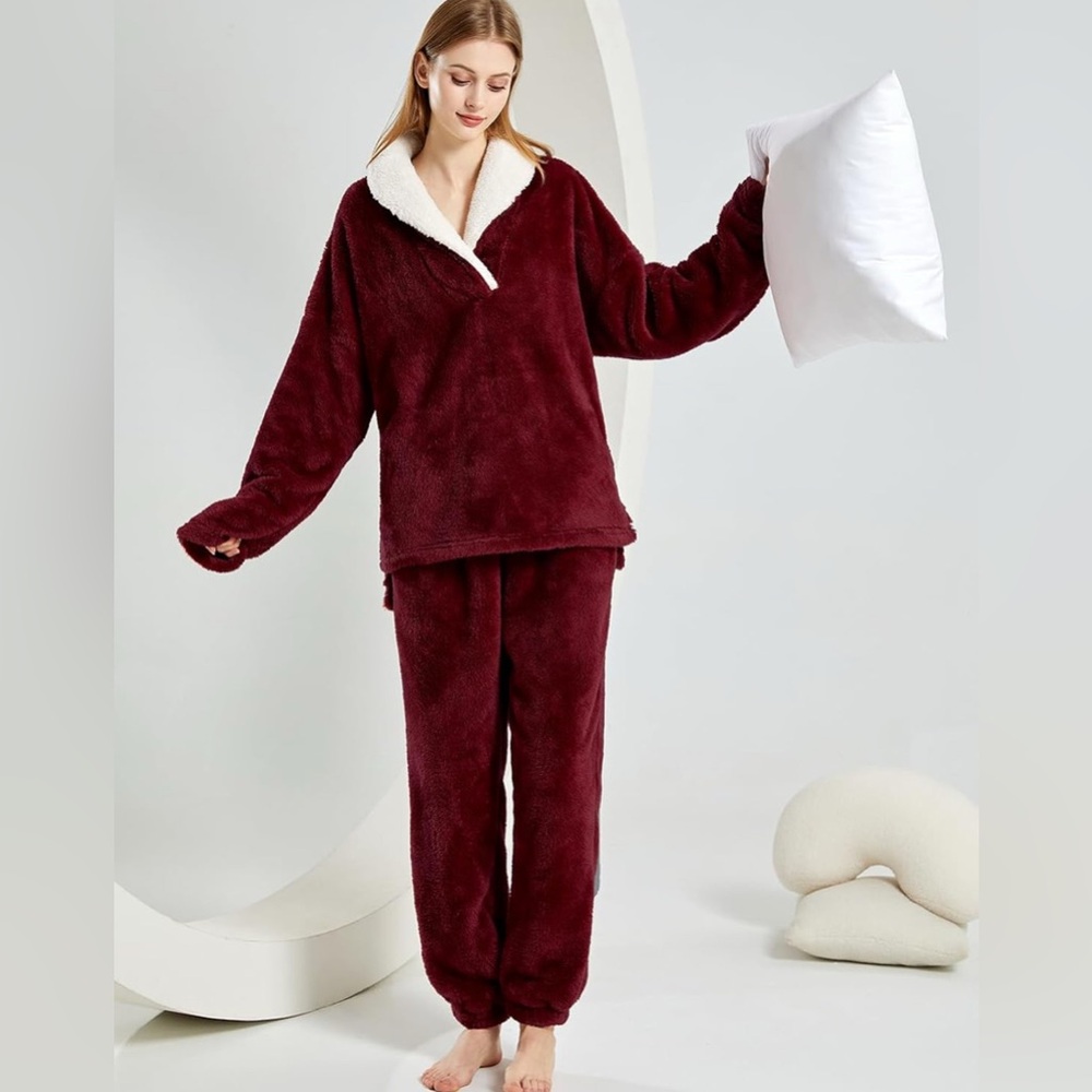 Fenclushy Plush Burgundy Lounge Set - Picture 2 of 7